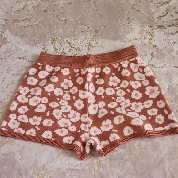 UGG | Womens Shaina Shorts - Picture 3 of 14